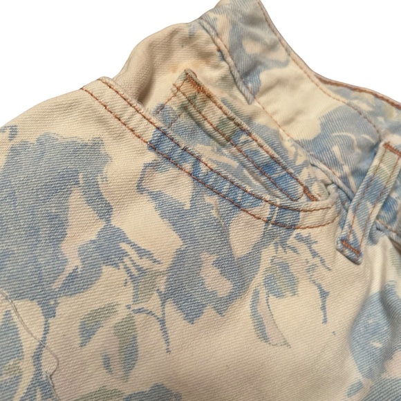 current Elliott Girlfriend shorts in blue rose floral print - Picture 6 of 10